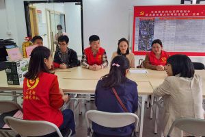 浓浓关爱暖人心，买球集团官网买球集团官网买球集团官网买球集团官网首页-买球(中国)-买球(中国)
集团党支部慰问困难单亲家庭
